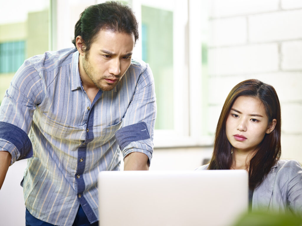 ぎくしゃくする職場